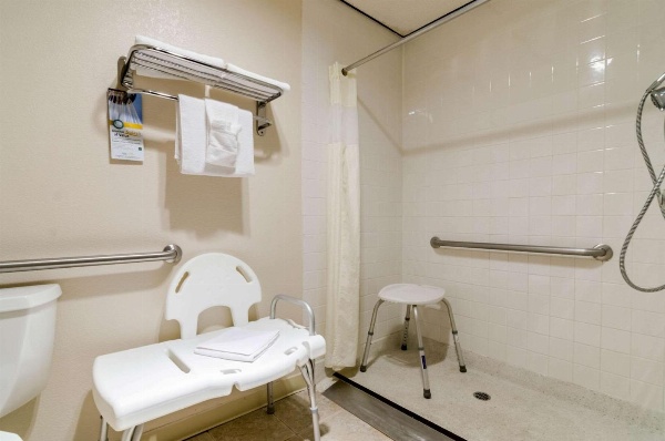 Quality Inn & Suites Salina image 7